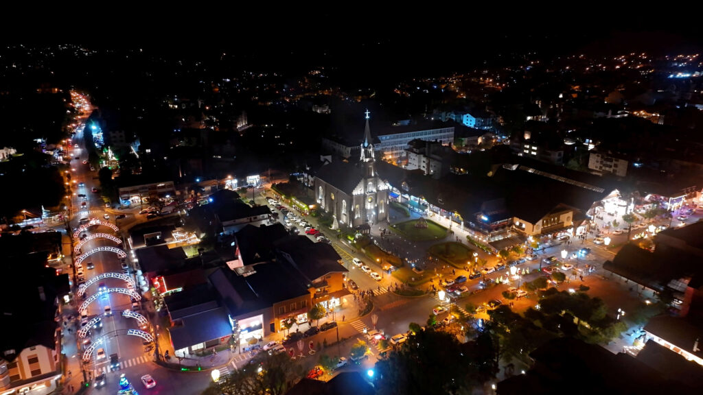 Natal Luz ilumina a cidade. O que fica depois que as luzes se apagam? natal luz capa